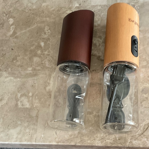 BURGOSIA  Electric Gravity Salt & Pepper Mills - Picture 4 of 5